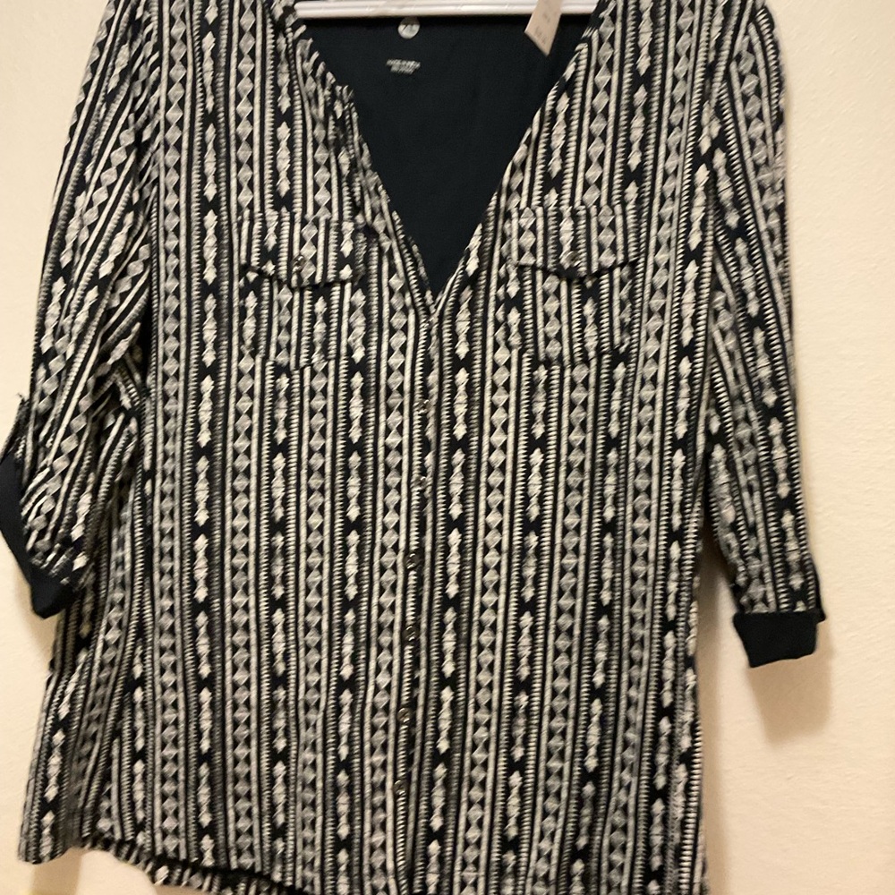 NWT V-neck three-quarter sleeve professional casual blouse, business casual top